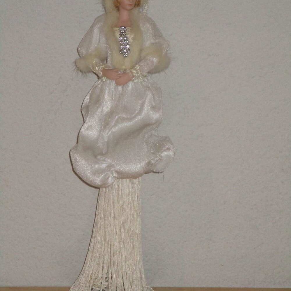 Popular Creations Victorian White Faux Fur Short Dress Porcelain Hands Good